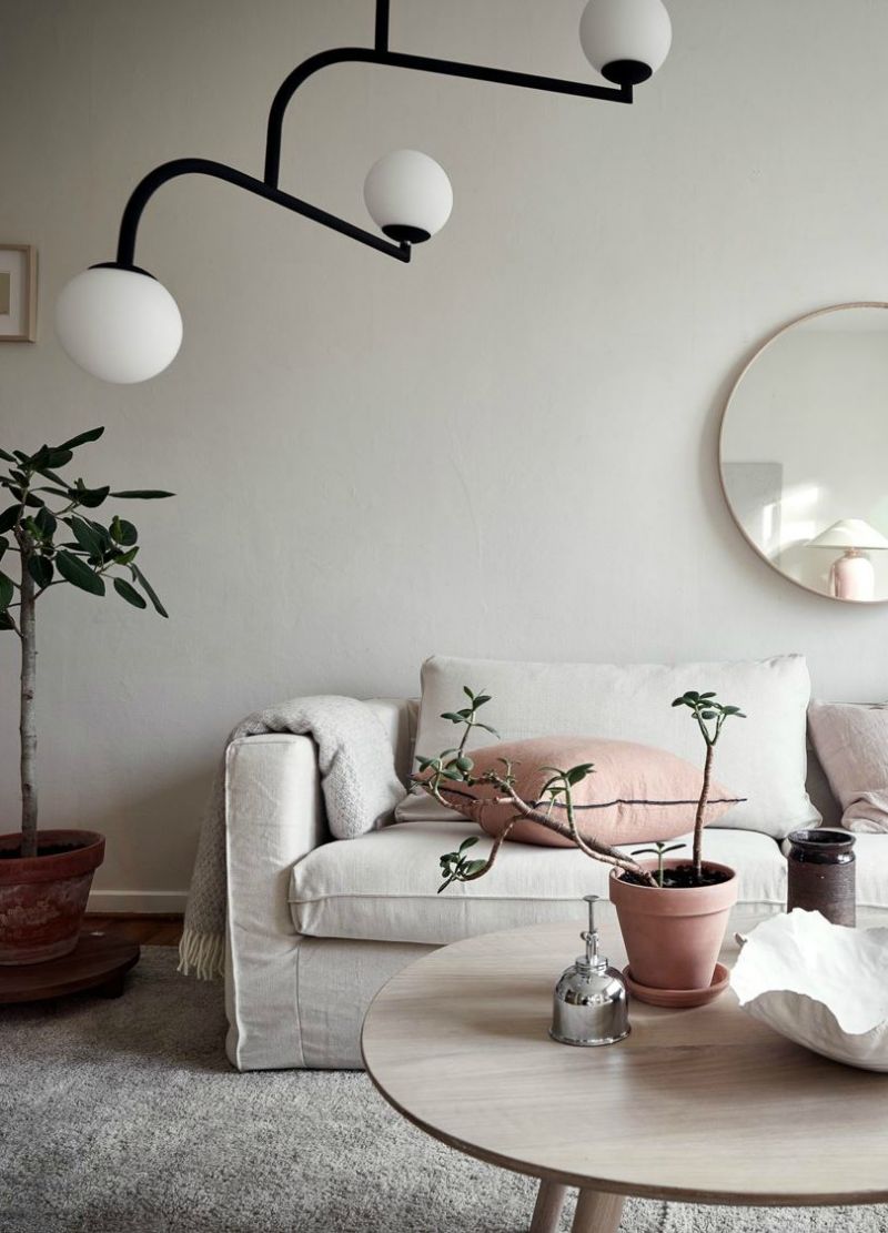 Tämä olohuone herkillä beigen sävyillään hurmaa sinut ensimmäisestä hetkestä lähtien.